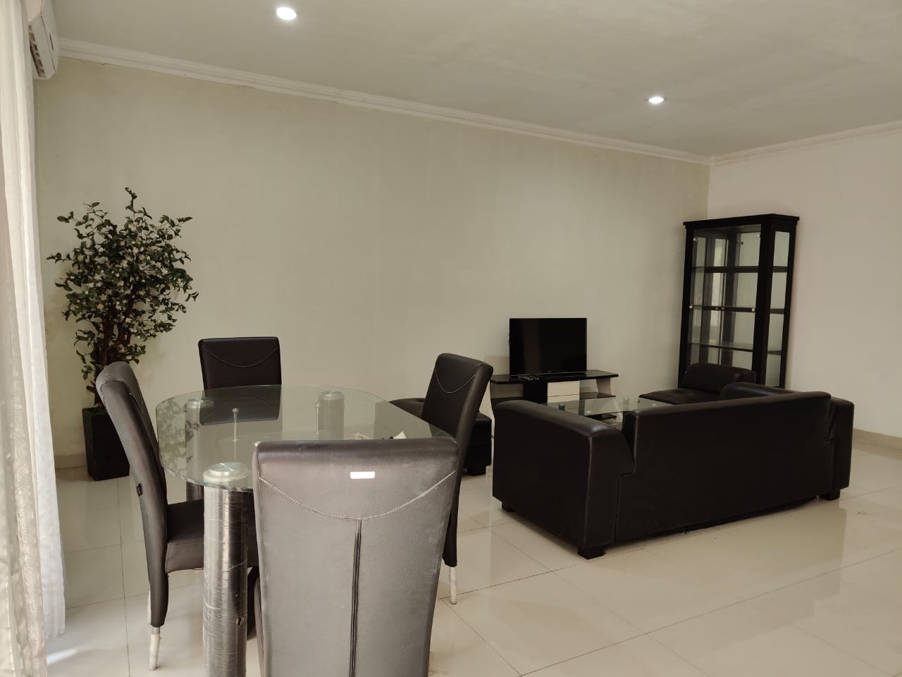 Rumah Disewakan di Cluster Oakwood Lippo Cikarang